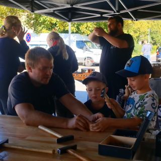 Vůně čerstvě upečeného chleba, zvuky kapely Jutolanka a radostná atmosféra – farmářské trhy v Újezdě u Brna byly oslavou...